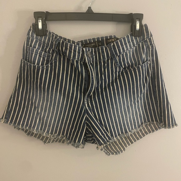 Size 12 Kardashian stripped denim shorts - Picture 1 of 4
